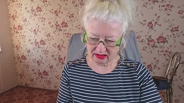 Snapshot of Maya_Mayflower chatting on October 17, 4:04 am Maya Mayflower online show from October 17, 4:04 am