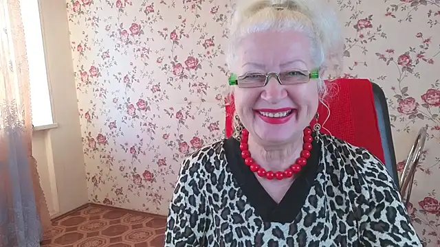 Snapshot of Maya_Mayflower chatting on October 24, 4:42 am Maya Mayflower online show from October 24, 4:42 am