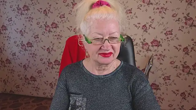 Snapshot of Maya_Mayflower chatting on October 27, 4:05 am Maya Mayflower online show from October 27, 4:05 am