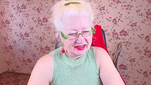 Snapshot of Maya_Mayflower chatting on October 31, 4:02 am Maya Mayflower online show from October 31, 4:02 am