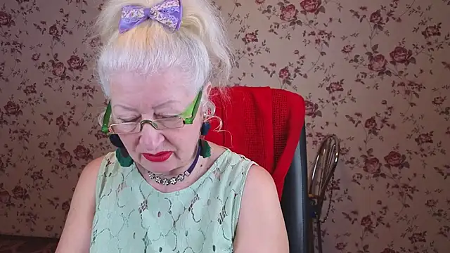 Snapshot of Maya_Mayflower chatting on November 13, 4:11 am Maya Mayflower online show from November 13, 4:11 am