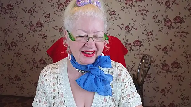 Snapshot of Maya_Mayflower chatting on November 25, 4:01 am Maya Mayflower online show from November 25, 4:01 am