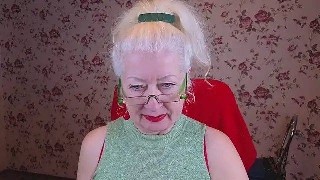 Snapshot of Maya_Mayflower chatting on November 28, 3:53 am Maya Mayflower online show from November 28, 3:53 am