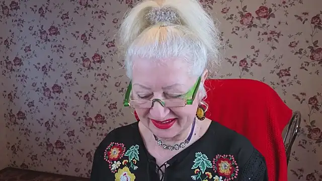 Snapshot of Maya_Mayflower chatting on November 30, 5:00 am Maya Mayflower online show from November 30, 5:00 am