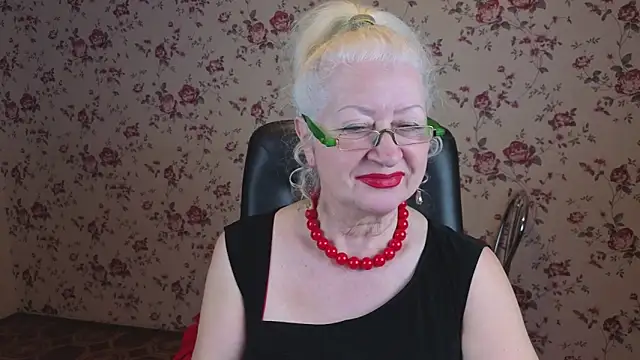 Snapshot of Maya_Mayflower chatting on December 2, 4:07 am Maya Mayflower online show from December 2, 4:07 am