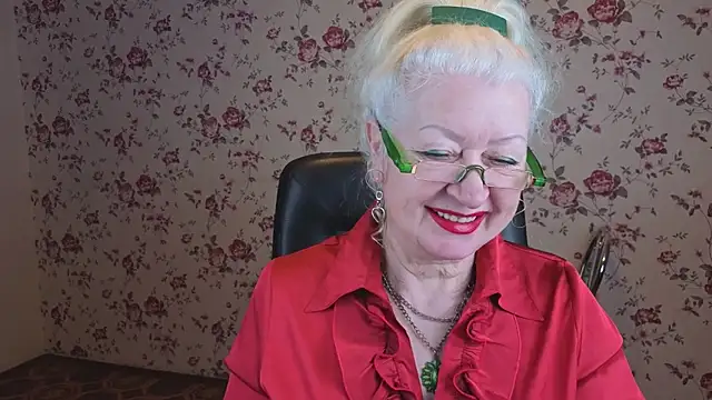 Snapshot of Maya_Mayflower chatting on December 14, 4:07 am Maya Mayflower online show from December 14, 4:07 am