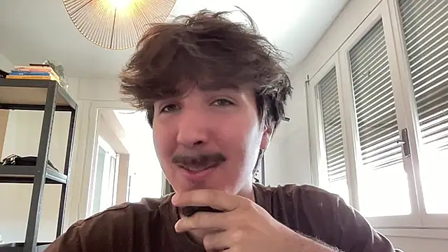 Snapshot of Pierroponey chatting on June 9, 11:11 am Pierroponey online show from June 9, 11:11 am