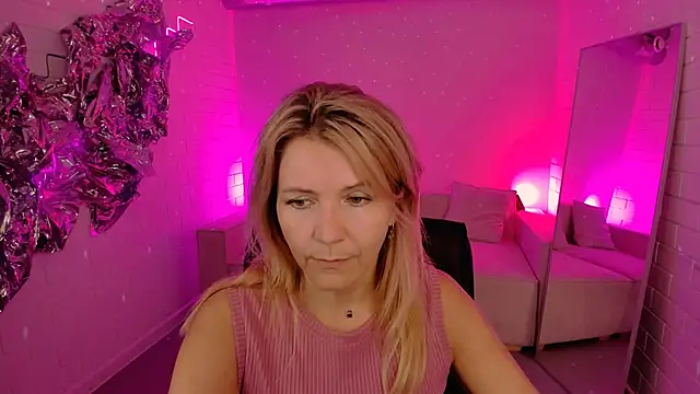 NicoleHitman online show from June 20, 9:12 am