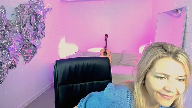 NicoleHitman online show from June 21, 9:01 am
