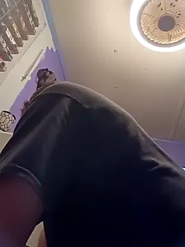 Snapshot of Bigdicklove6966 chatting on December 14, 10:09 am Bigdicklove6966 online show from December 14, 10:09 am