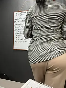 Ariana Rodriguez online show from March 17, 8:40 pm