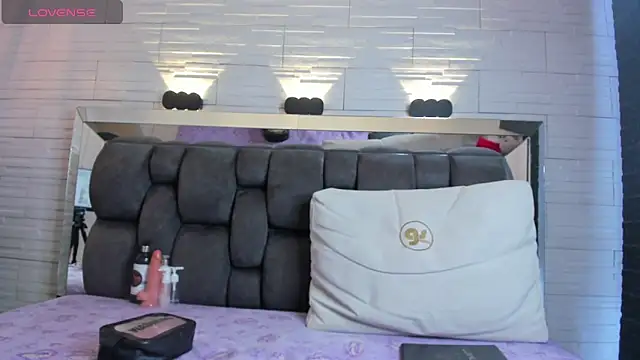 jade heartt online show from March 5, 7:21 pm