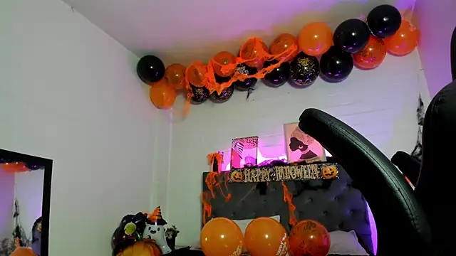 Snapshot of Ayliinn_ chatting on October 26, 2:28 am Ayliinn online show from October 26, 2:28 am