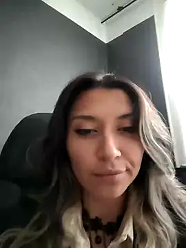 Isabella Varella online show from March 10, 1:21 pm