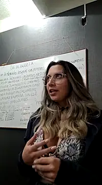 Isabella Varella online show from March 11, 5:02 pm