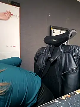 Isabella Varella online show from October 21, 1:01 pm