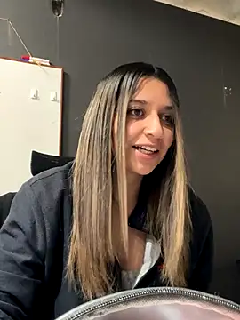 Isabella Varella online show from November 21, 12:37 pm