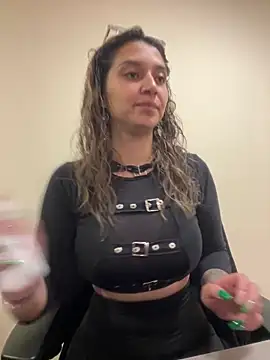 Isabella Varella online show from March 9, 1:04 pm