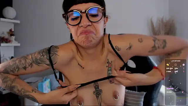 Saraa Desiree online show from January 10, 4:42 pm