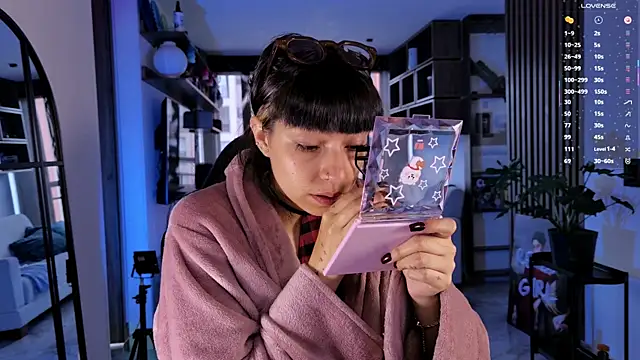 Saraa Desiree online show from April 8, 2:39 pm