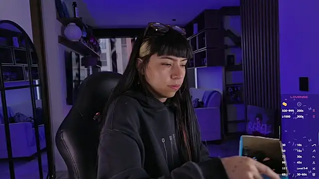 Saraa Desiree online show from April 15, 1:51 pm