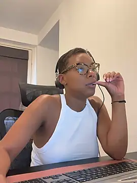 Melia Rayne online show from June 25, 10:20 am