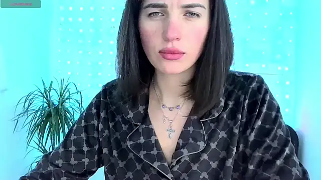 neferutt online show from November 28, 2:31 pm