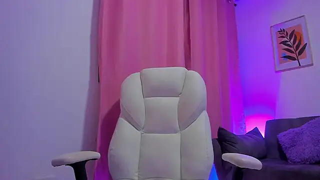 gaaby foxx online show from December 5, 1:42 pm