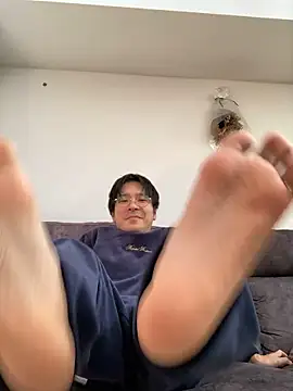 Snapshot of waka3232 chatting on November 6, 1:39 am waka3232 online show from November 6, 1:39 am