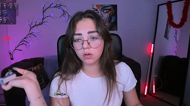 kiki swan online show from November 17, 9:04 am