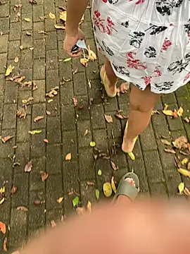 Snapshot of UproseOval chatting on October 19, 9:10 am UproseOval online show from October 19, 9:10 am