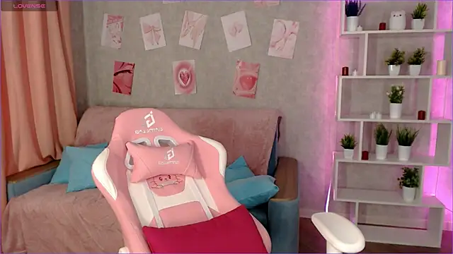 Snapshot of Cassie_Scott chatting on March 16, 4:52 am Cassie Scott online show from March 16, 4:52 am