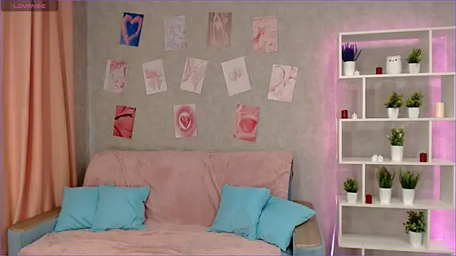 Snapshot of Cassie_Scott chatting on March 17, 8:40 am Cassie Scott online show from March 17, 8:40 am