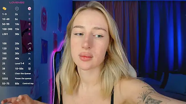 Snapshot of Cassie_Scott chatting on October 26, 10:15 pm Cassie Scott online show from October 26, 10:15 pm