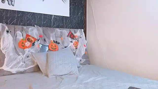 nicelle carson  online show from October 26, 12:00 pm