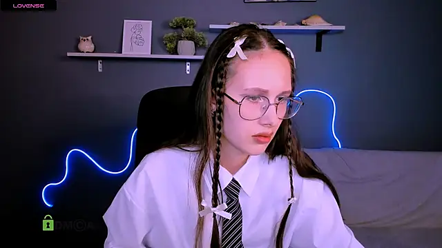 mona cloud online show from September 22, 8:00 pm