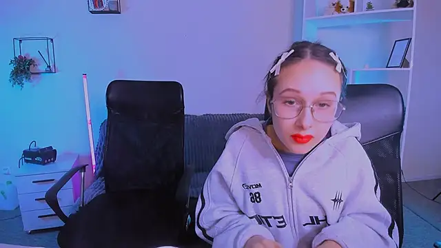 mona cloud online show from November 10, 12:31 am