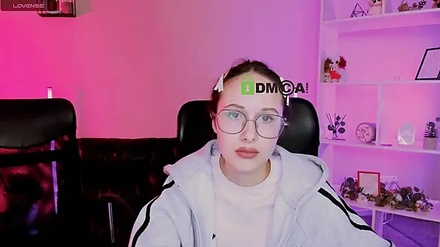 mona cloud online show from December 16, 12:15 am