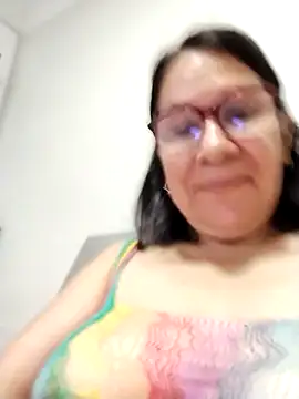 Snapshot of victoria_wayne chatting on May 11, 10:32 am victoria wayne online show from May 11, 10:32 am