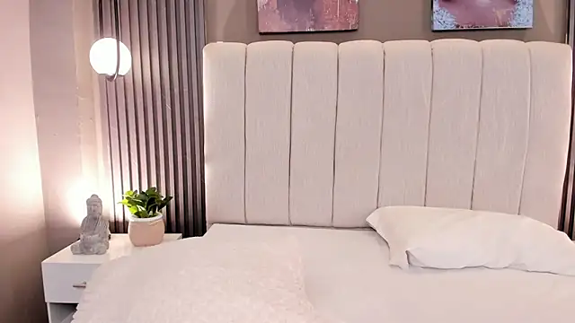 GiannaColling1 online show from December 13, 8:36 pm