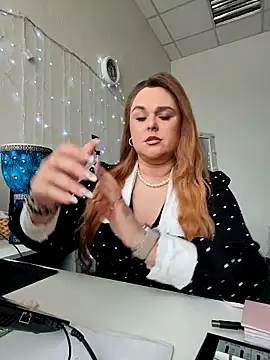 Juicy PeachLux online show from February 8, 7:45 am