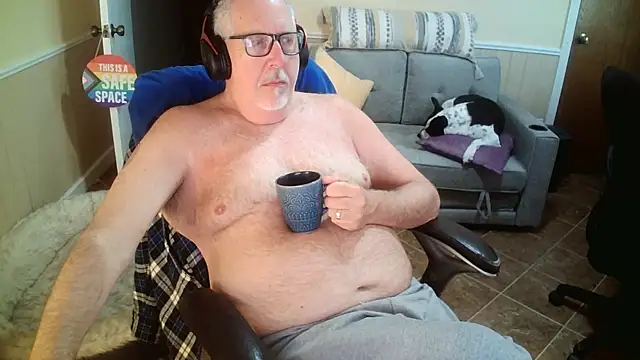 superbearboss online show from April 24, 5:04 pm