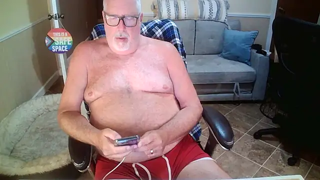 Snapshot of superbearboss chatting on May 31, 2:31 am superbearboss online show from May 31, 2:31 am
