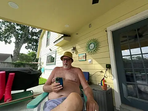 Snapshot of superbearboss chatting on June 1, 10:44 pm superbearboss online show from June 1, 10:44 pm
