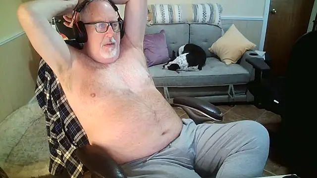 Snapshot of superbearboss chatting on June 6, 3:17 pm superbearboss online show from June 6, 3:17 pm
