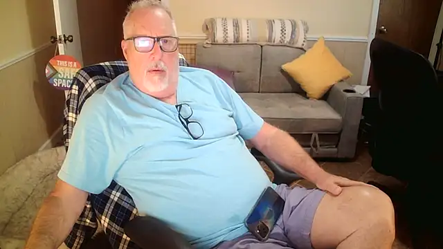 Snapshot of superbearboss chatting on June 8, 2:28 pm superbearboss online show from June 8, 2:28 pm