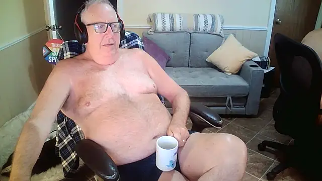 Snapshot of superbearboss chatting on June 9, 3:01 pm superbearboss online show from June 9, 3:01 pm