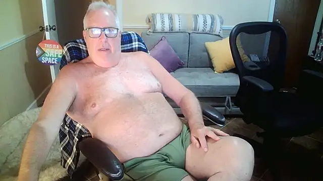 Snapshot of superbearboss chatting on June 11, 10:52 pm superbearboss online show from June 11, 10:52 pm