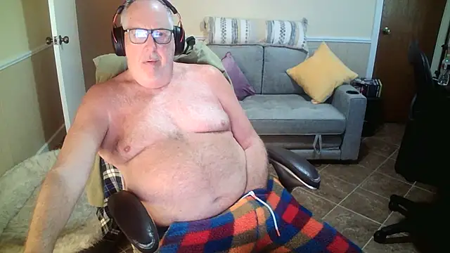 Snapshot of superbearboss chatting on June 15, 8:33 pm superbearboss online show from June 15, 8:33 pm