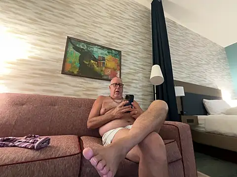 superbearboss online show from June 27, 3:11 am